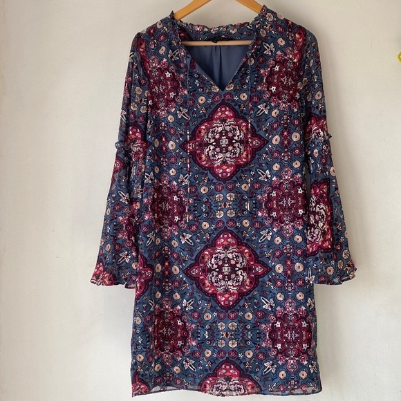 White House Black Market Dresses & Skirts - WHBM S Long Bell Sleeve Medallion Printed Shift Dress